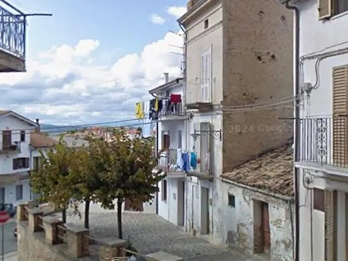 Casa con 6 locali in vendita in Vico III Ovidio Publio Nasone, Castel Frentano