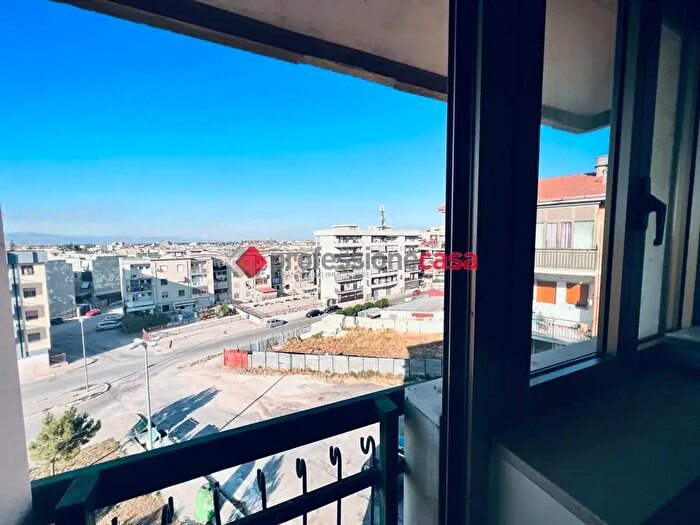 Appartamento quadrilocale in vendita in Via Luigi Obertj d, Foggia