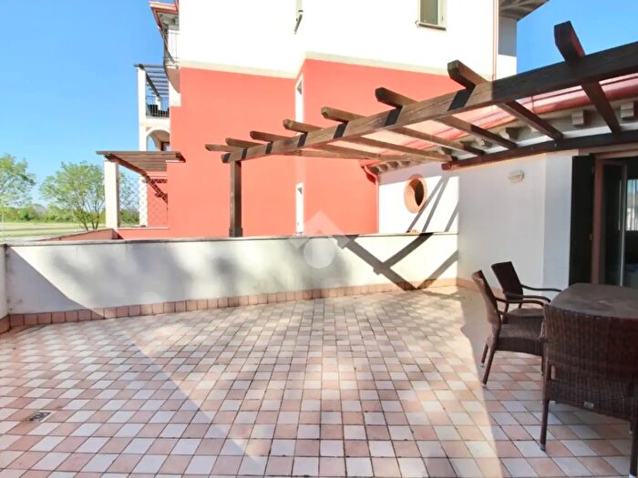 Appartamento trilocale in vendita in Viale delle Tortore, Caorle
