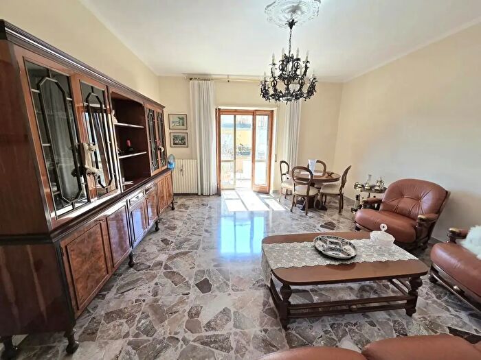 Appartamento trilocale in affitto in Viale Colli Aminei, Napoli