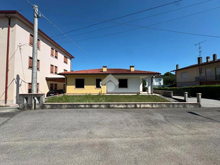 Casa quadrilocale in vendita in Via Anzano, Cappella Maggiore