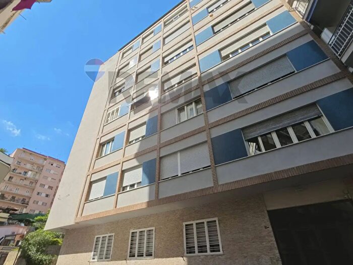 Appartamento trilocale in vendita in Napoli
