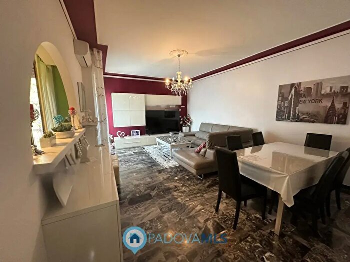 Appartamento con 5 locali in vendita in Via Antonio Tonzig g, Padova