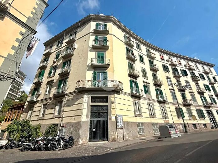Appartamento trilocale in vendita in Corso Vittorio Emanuele, Napoli