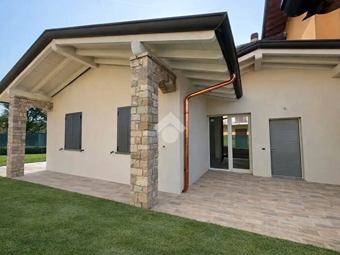 Casa quadrilocale in vendita in Via delle Galose, Cologno Al Serio