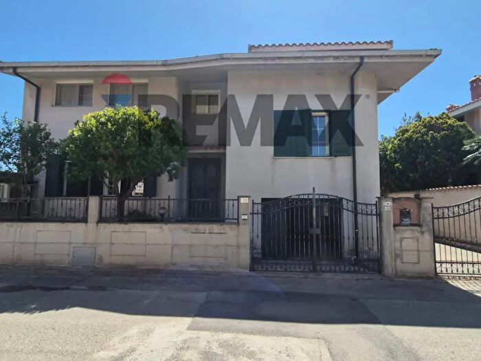 Casa con 9 locali in vendita in Terralba