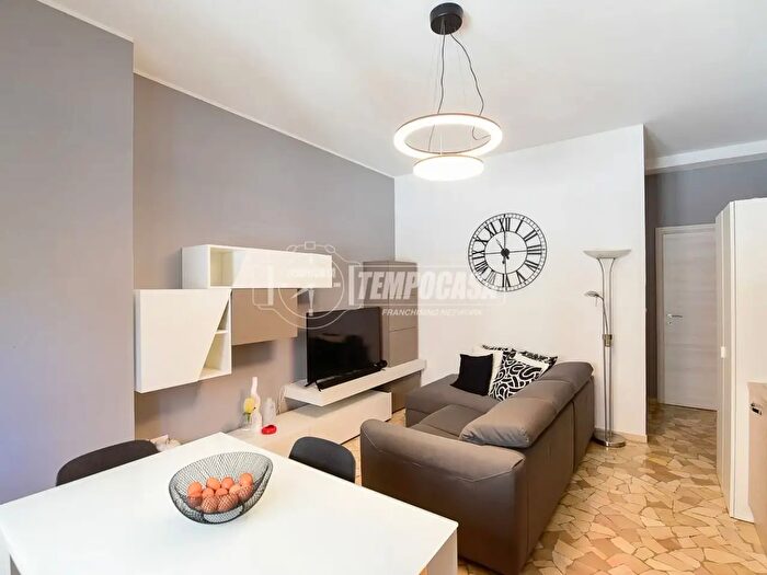 Appartamento trilocale in vendita in Via Dante, Erba