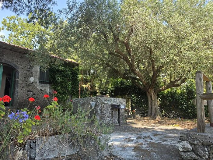 Casa trilocale in vendita in Via Bardazzi Chiuse del Signore Snc, Piedimonte Etneo