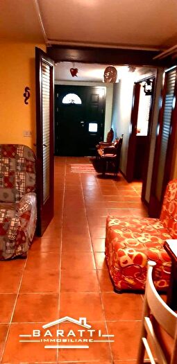 Casa con 6 locali in vendita in Castel DArio