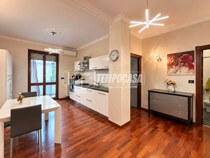 Appartamento trilocale in vendita in Via Terni, Torino