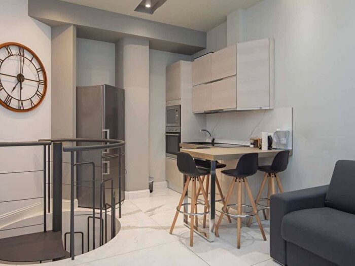 Appartamento trilocale in affitto in Via della Moscova, Turati, Milano