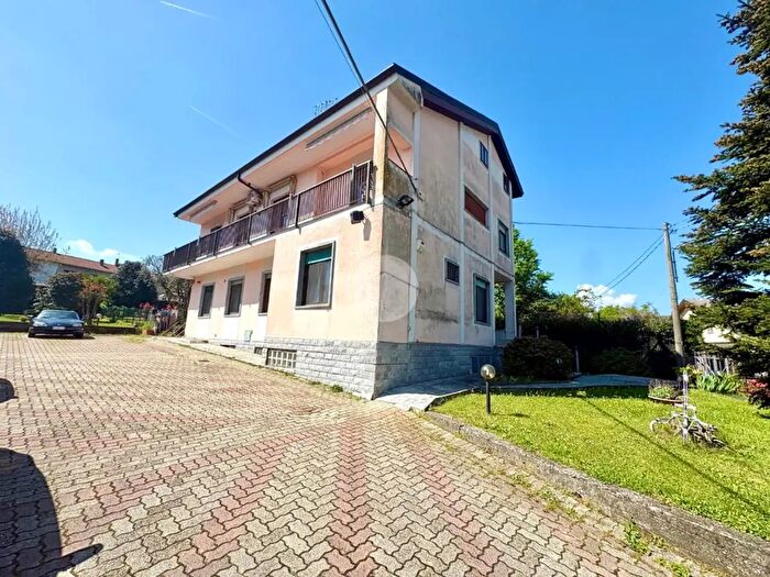 Appartamento trilocale in vendita in Via Rivoli, Buttigliera Alta