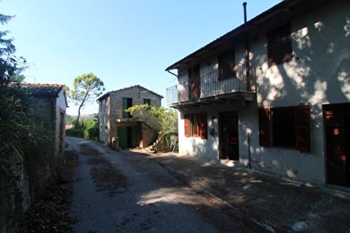 Casa con 6 locali in vendita in Via La Villa, Mergo