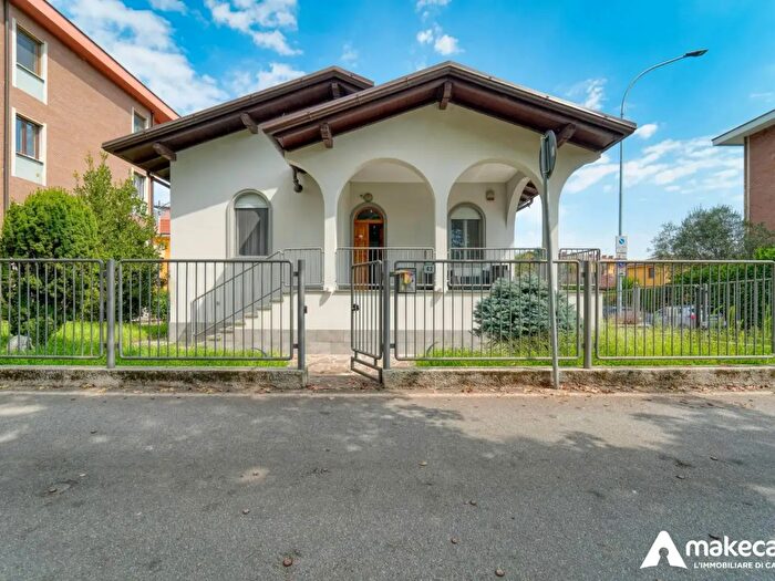 Casa quadrilocale in vendita in Via Vittorio Veneto, Melegnano