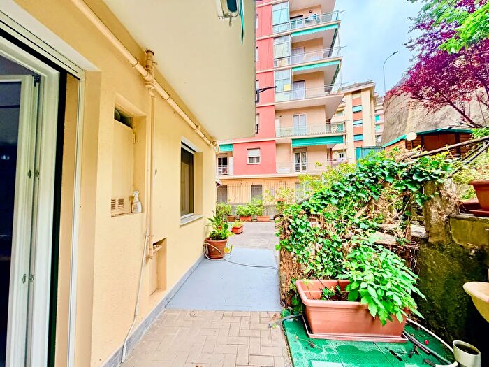 Appartamento quadrilocale in vendita in Via Piero Pinetti, Genova