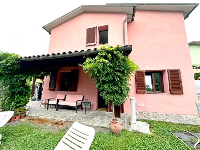 Casa con 6 locali in vendita in Bagni Di Lucca