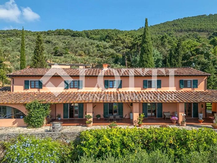 Casa con 10 locali in vendita in Vicopisano