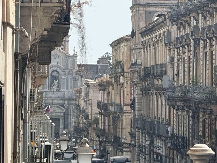 Appartamento trilocale in vendita in Via Santissima Trinità, Catania