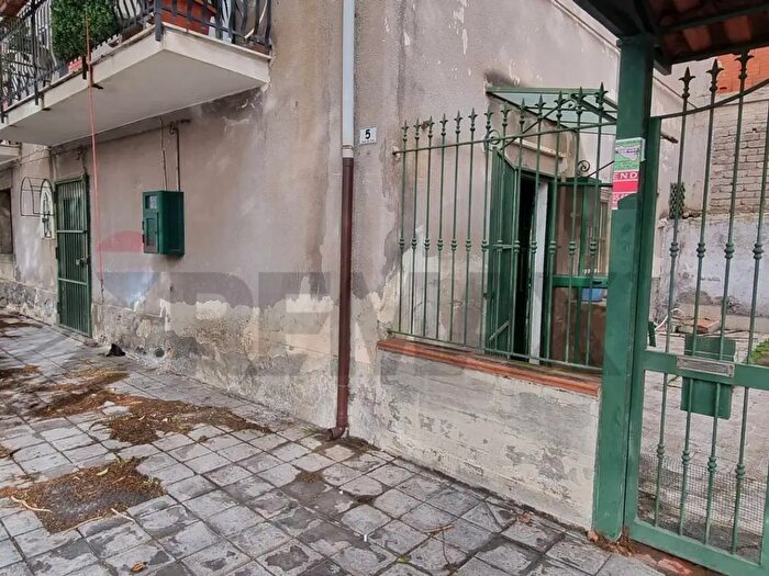 Casa con 6 locali in vendita in Piazza del Ficus, Paterno