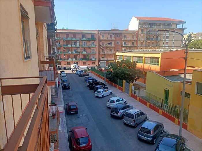 Appartamento quadrilocale in vendita in Via Crotone, Taranto