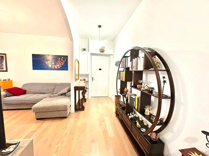 Appartamento trilocale in vendita in Via Giuseppe Tropeano, Napoli