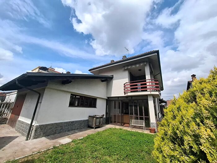 Casa con 6 locali in vendita in Via Pasubio, Volpiano