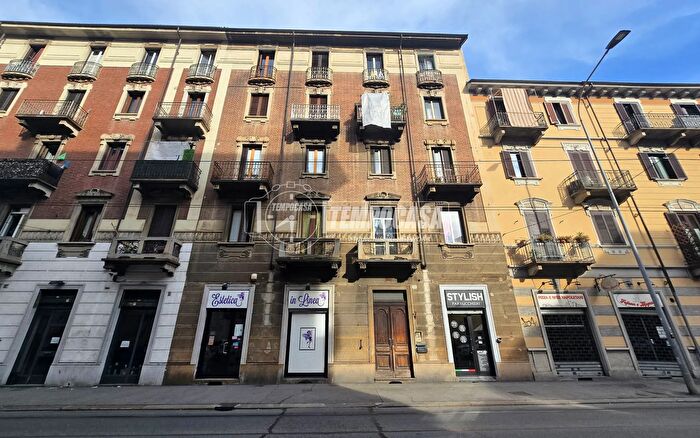 Appartamento trilocale in vendita in Via Genova, Torino