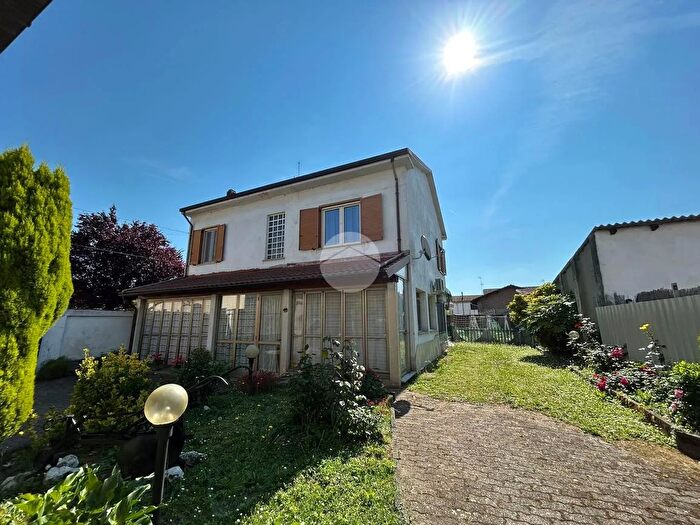 Casa con 9 locali in vendita in Via XXIV Maggio, Frascarolo