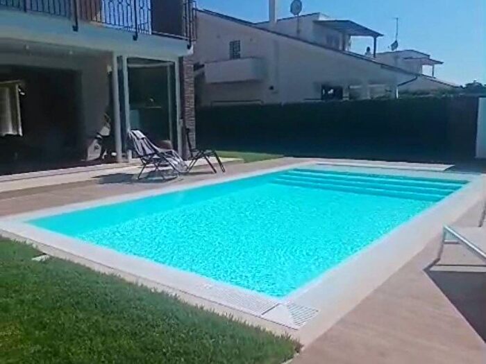 Casa con 6 locali in affitto in Via Bonaria, Fregene, Fiumicino