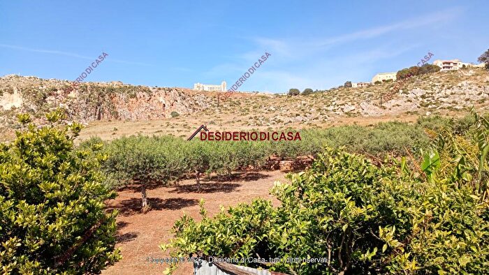 Casa con 9 locali in vendita in Via Cornino Custonaci Tp Italia, Custonaci