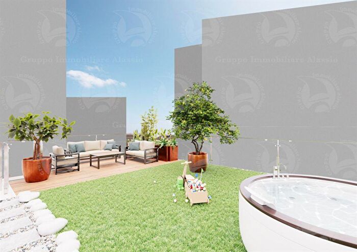 Appartamento trilocale in vendita in Via Flavio Gioia, Alassio