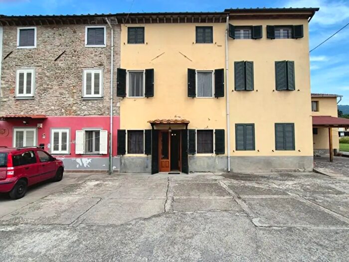 Casa quadrilocale in vendita in Ntonio, Capannori