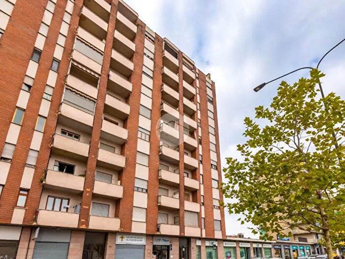 Appartamento trilocale in vendita in Corso Grosseto, Torino