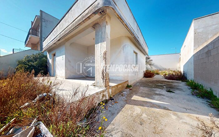 Appartamento trilocale in vendita in Via del Tonno, Squinzano