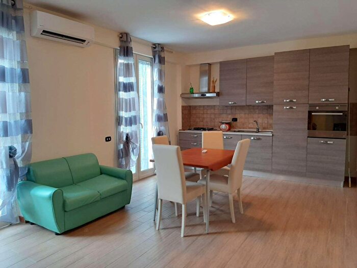 Casa quadrilocale in vendita in Via Pescinola, Formia