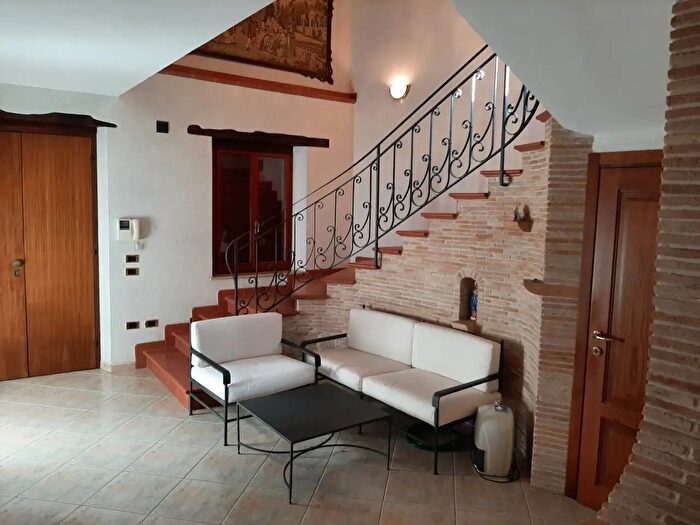 Casa con 9 locali in vendita in Carignano, Fano