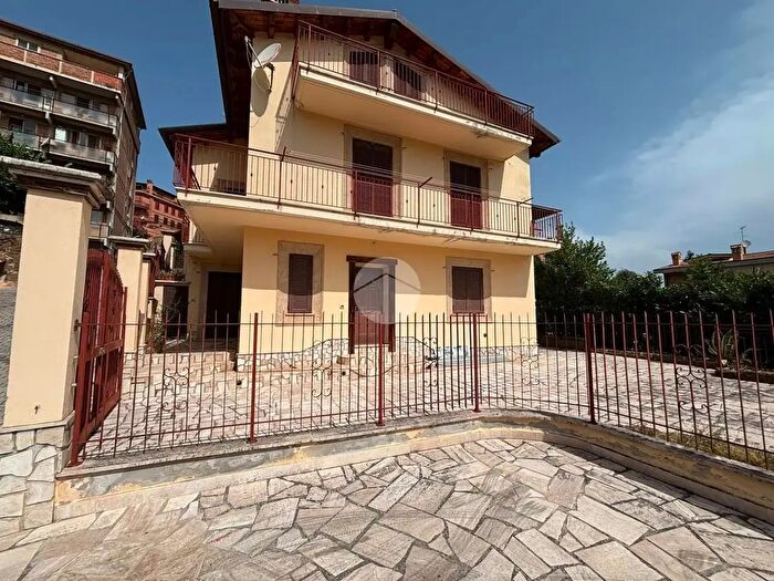 Appartamento trilocale in vendita in Via Costagrande, Monte Porzio Catone