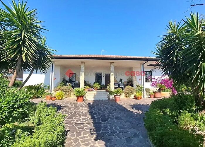 Casa quadrilocale in vendita in Via Trigno, Aprilia