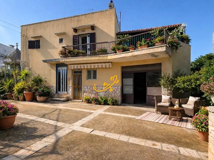 Casa con 13 locali in vendita in Contrada Quei di Carlo, Locorotondo