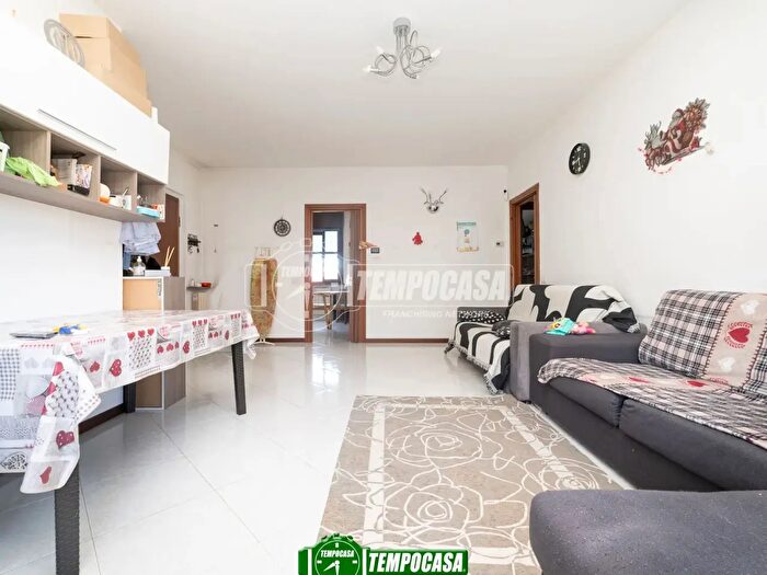 Appartamento quadrilocale in vendita in Osio Sopra