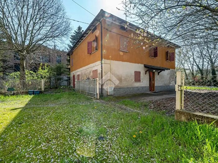 Casa con 8 locali in vendita in Via Aicardi, Reggio Emilia
