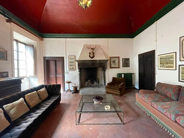 Casa con 16 locali in vendita in Via della Torre Cantiano, Cantiano