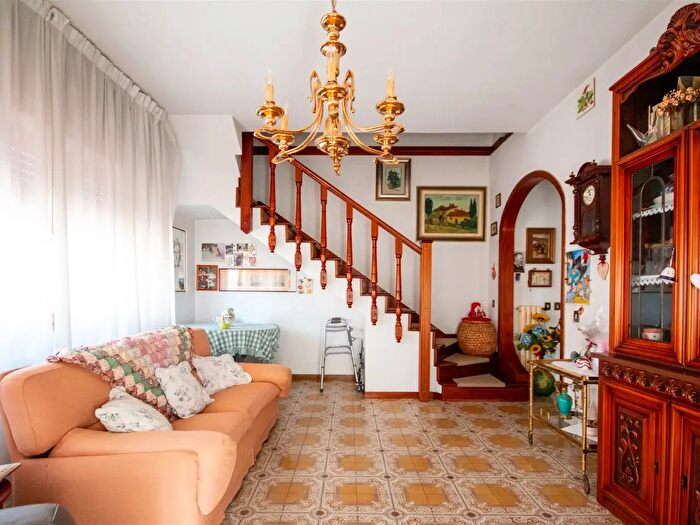 Appartamento con 8 locali in vendita in Cecina