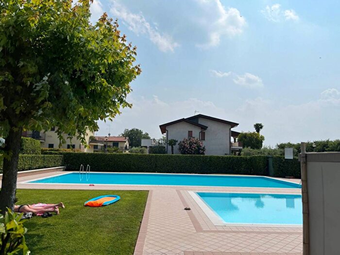 Appartamento bilocale in affitto in Via Monte Baldo, Centro, Lazise