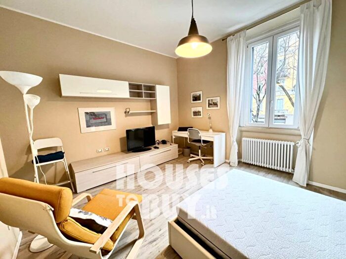 Appartamento trilocale in affitto in Via Bartolomeo Eustachi, Morgagni, Milano