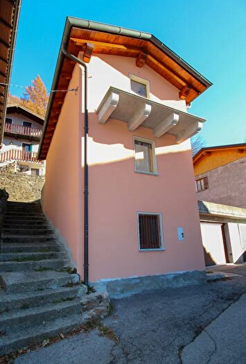 Casa quadrilocale in vendita in Via Cardè Snc, San Nazzaro Val Cavargna