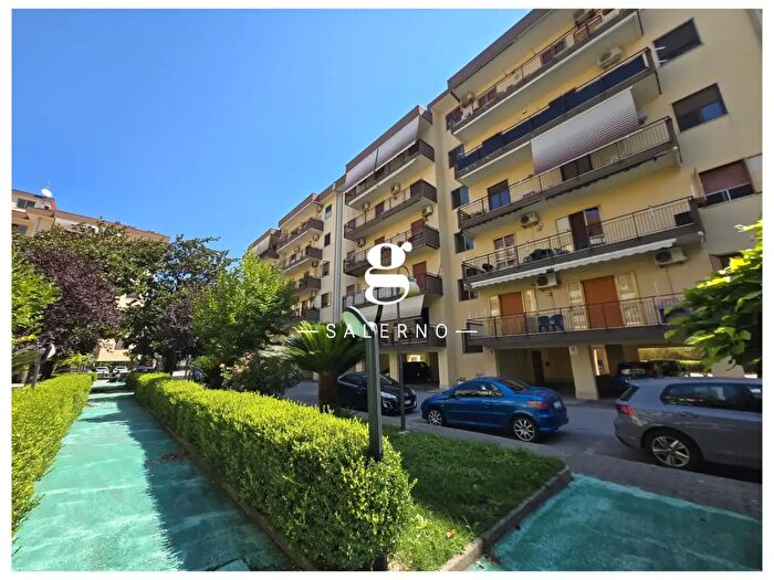 Appartamento quadrilocale in vendita in Via Premuda, Salerno