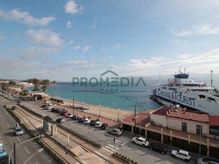 Appartamento quadrilocale in affitto in viale della liberta', Libertà, Messina