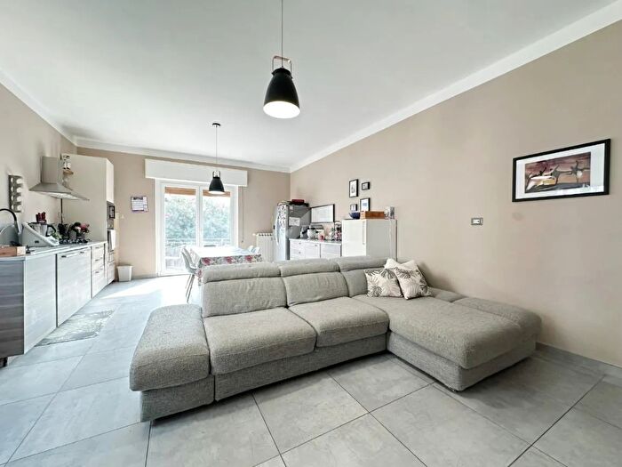 Appartamento quadrilocale in vendita in Viale Monzoni, Carrara