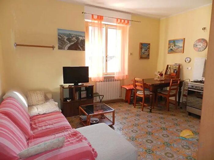 Appartamento con 6 locali in vendita in Loc Vobbietta, Isola Del Cantone